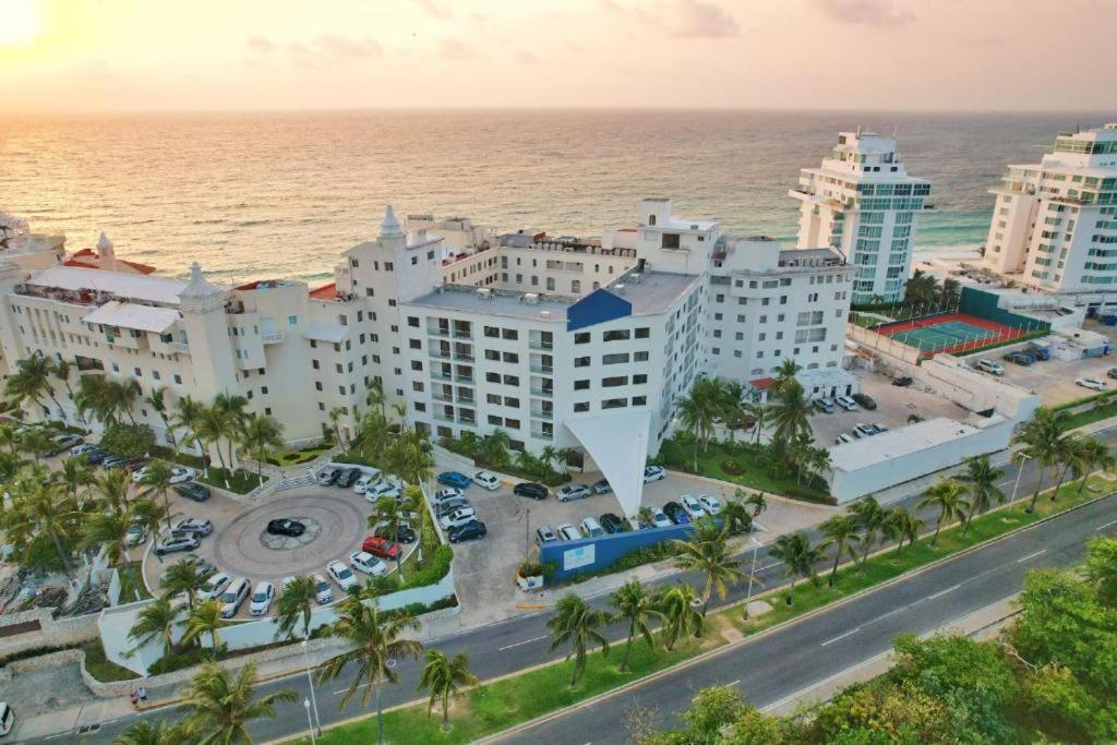 Beachfront Studio With Ocean View Cancún Eksteriør billede