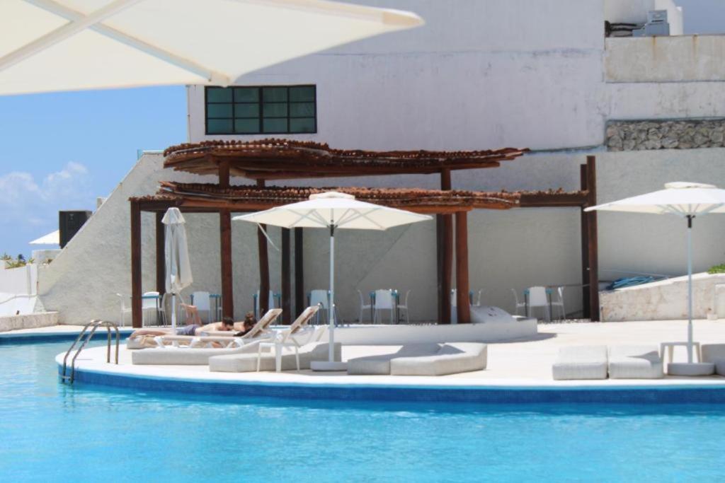 Beachfront Studio With Ocean View Cancún Eksteriør billede