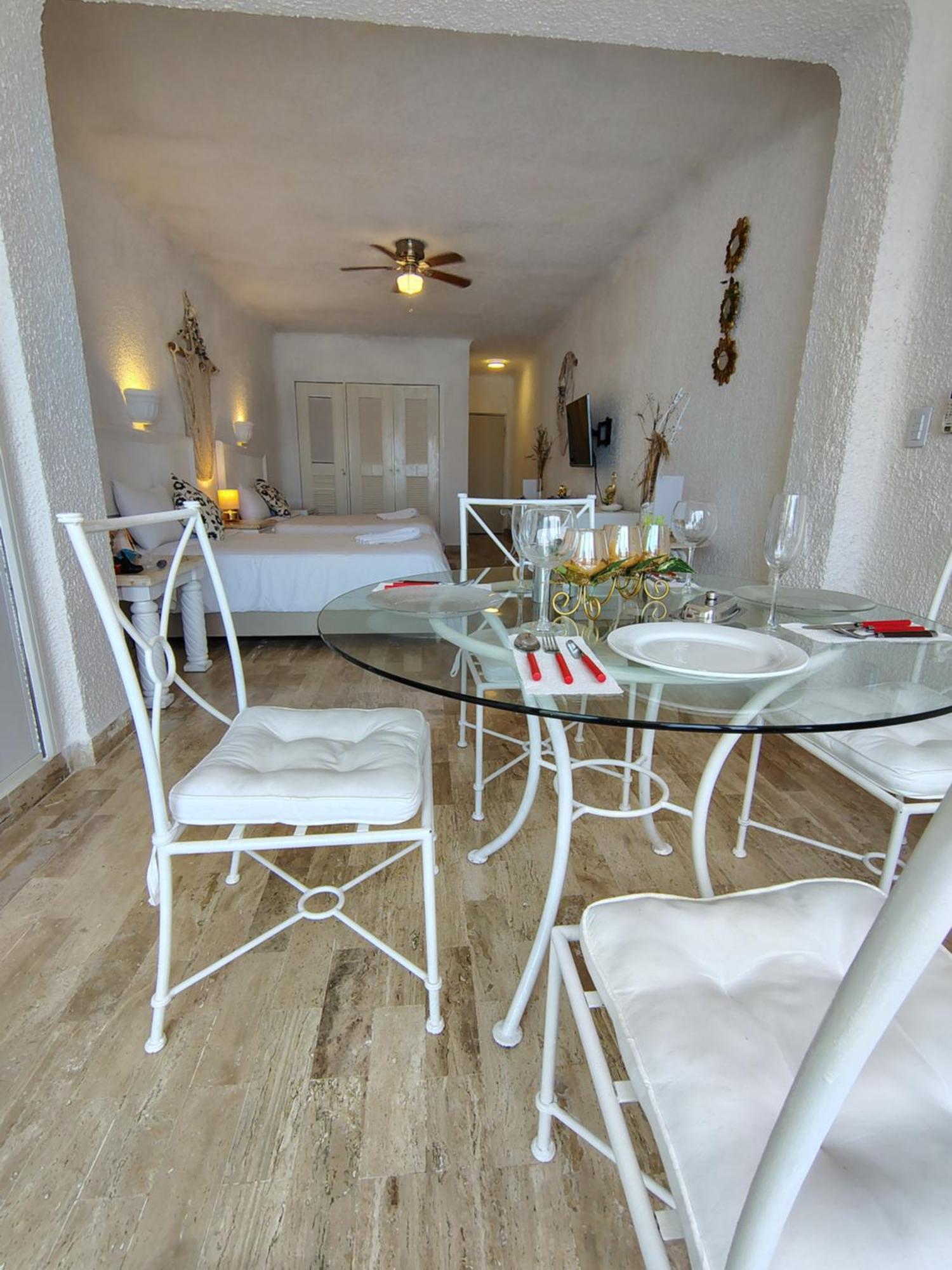 Beachfront Studio With Ocean View Cancún Eksteriør billede